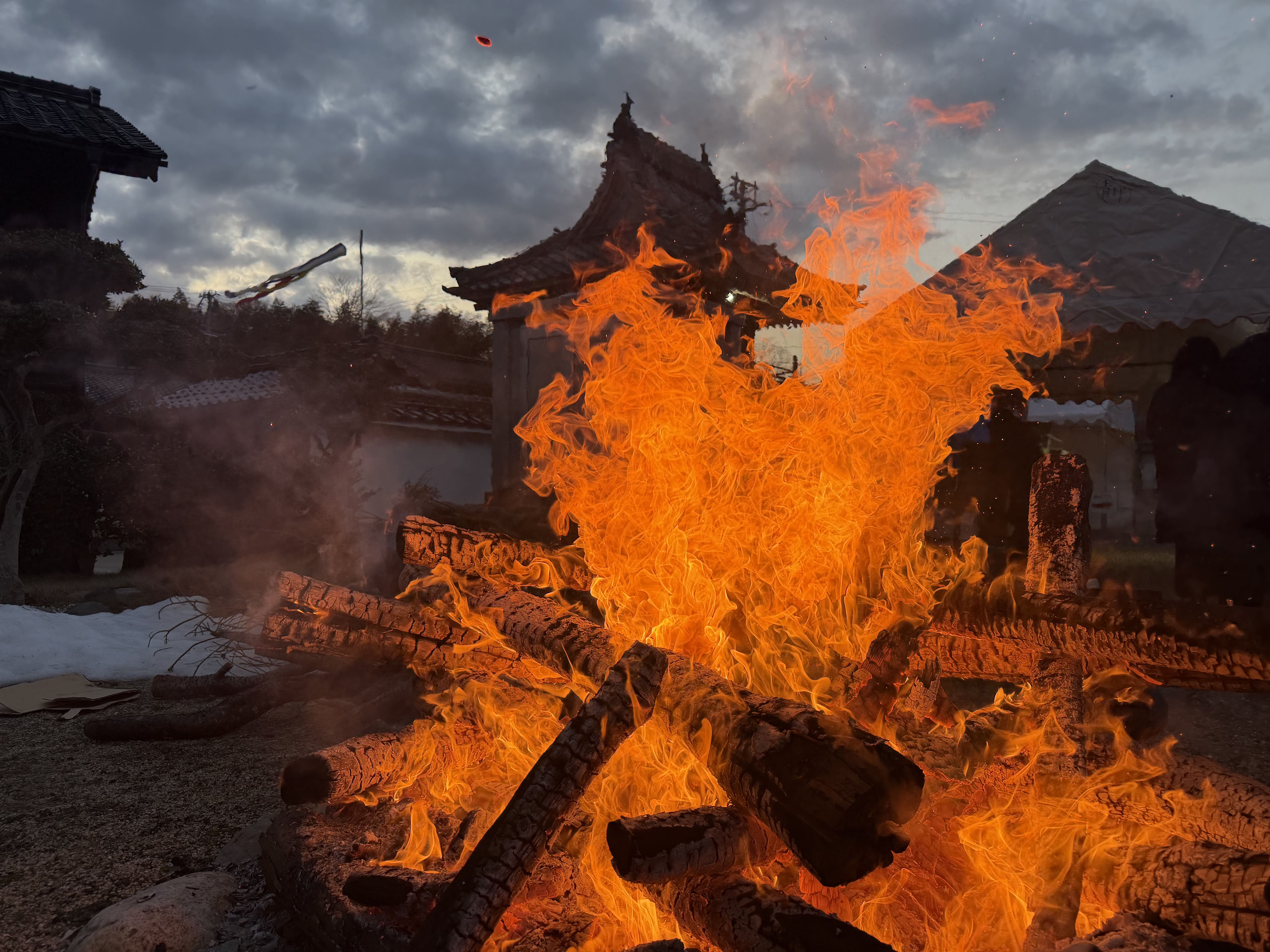 お焚き上げの様子